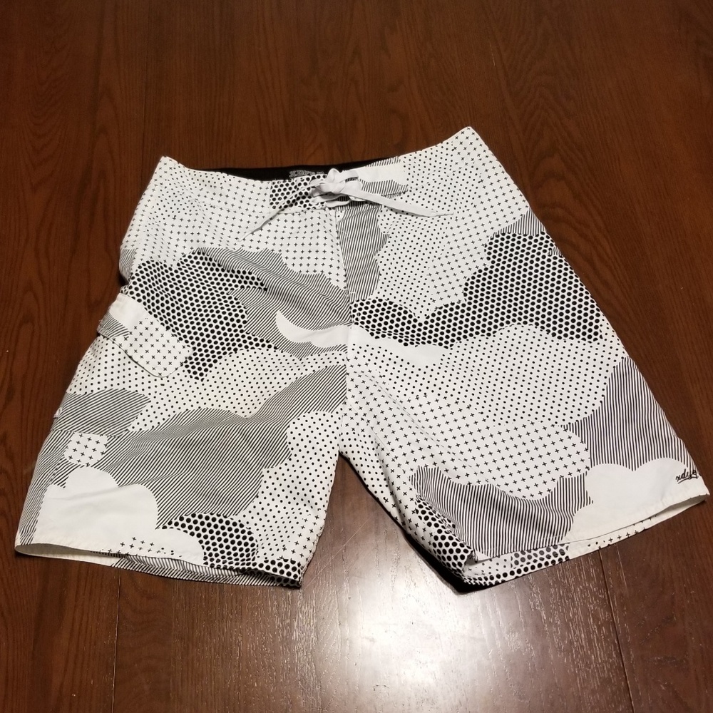 XDYE black white swim trunk C105:6:318. XL